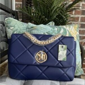 Badgley Mischka Elegant Navy Quilted Handbag with Gold Chain. Gorgeously Crafted
